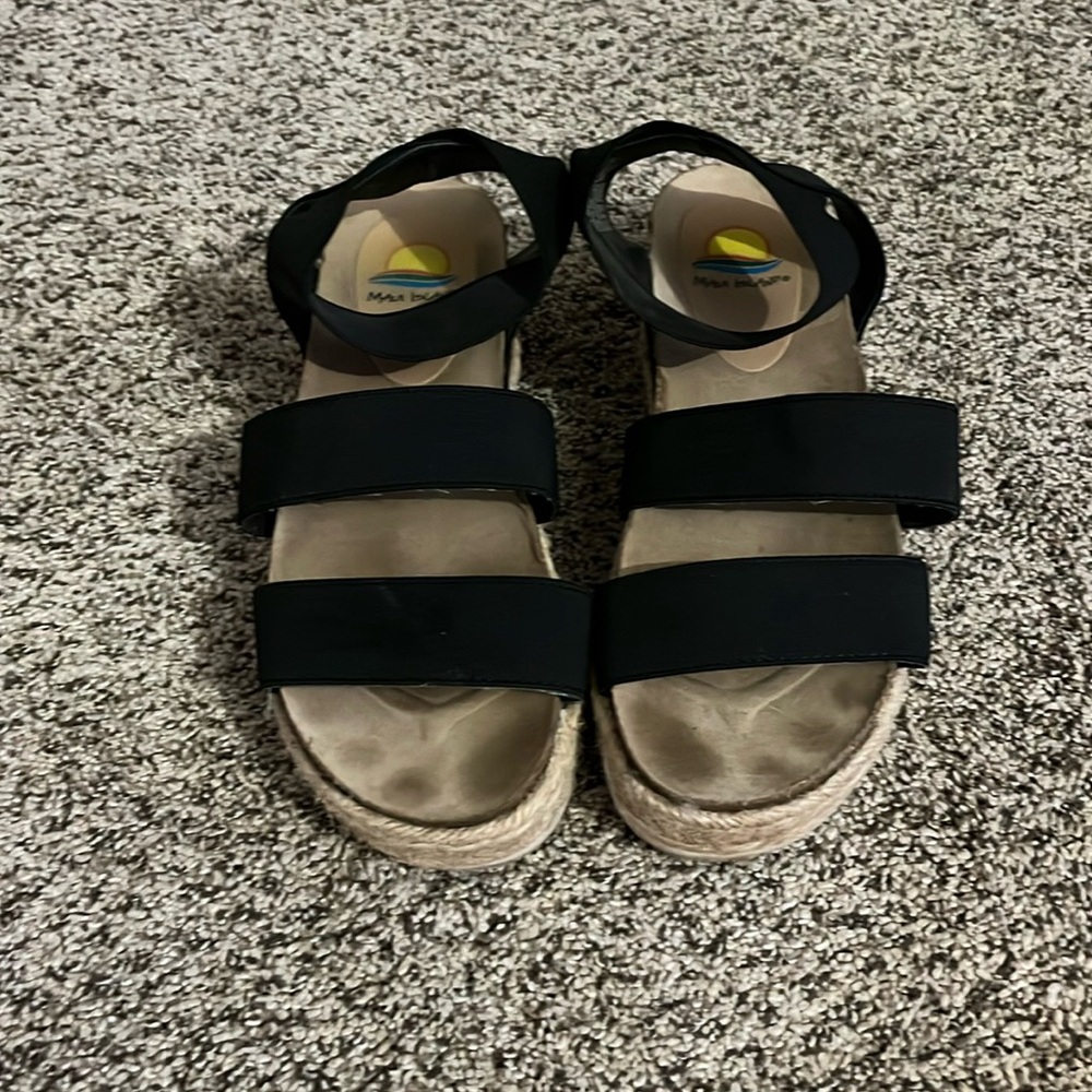 Women’s Maui Island platforms sandals size 8